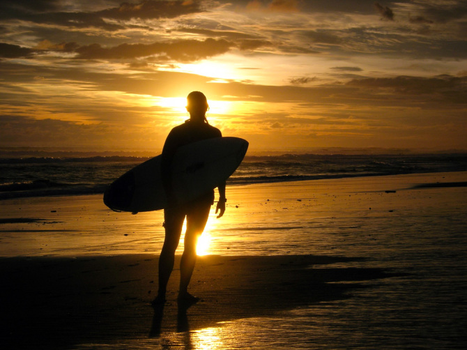 sunset-surf-silloette